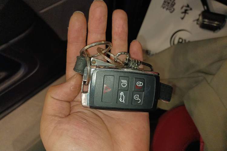 Used Land Rover Range Sport 2022 3.0 L6 YAO Black Edition Vehicle Key