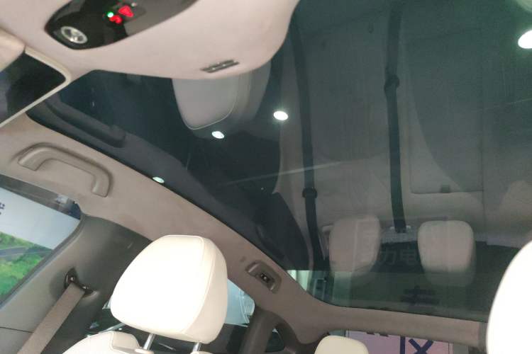 Used Geely Galaxy E8 2024 665 km Range Rear-Drive Starship Long-Range Version
