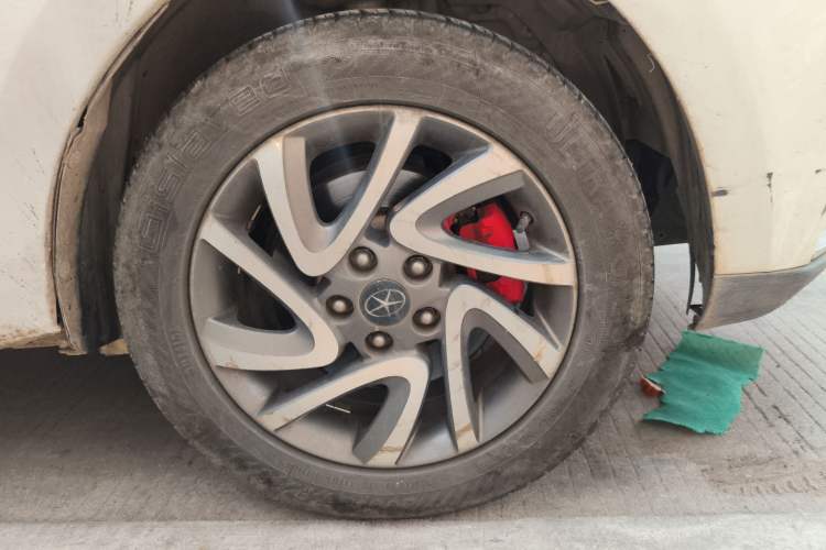 Used JAC Group Refine S2 2015 1.5L Manual Luxury Smart Model Right Front Wheel Hub