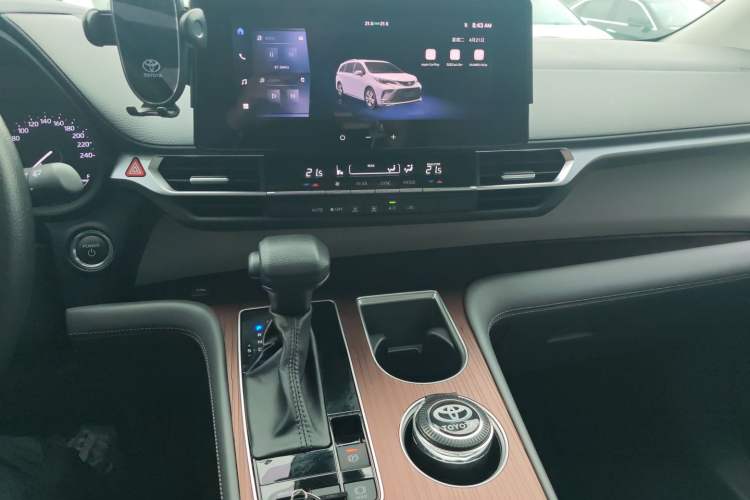 Used Toyota Granvia 2024 2.5L Hybrid Comfort Edition