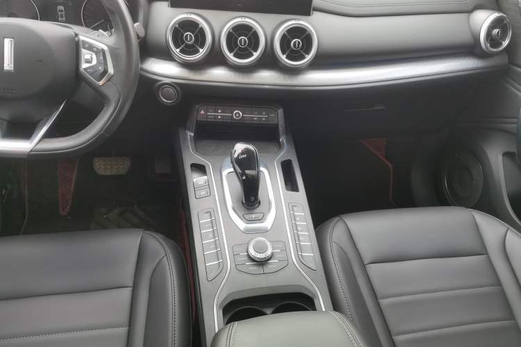 Used Wey VV5 2020 1.5T Two-Wheel Drive Color Pioneer Gear Lever