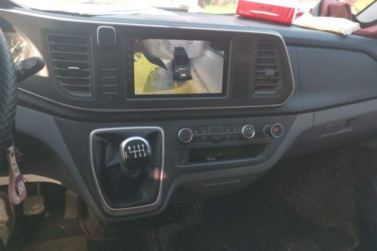 Used SAIC MAXUS Xintu V80 2021 2.0T Manual Classic Aoyuntong 127 PS Mid-axle Mid-roof 6/7/8/9-Seater Audio And AC Panel