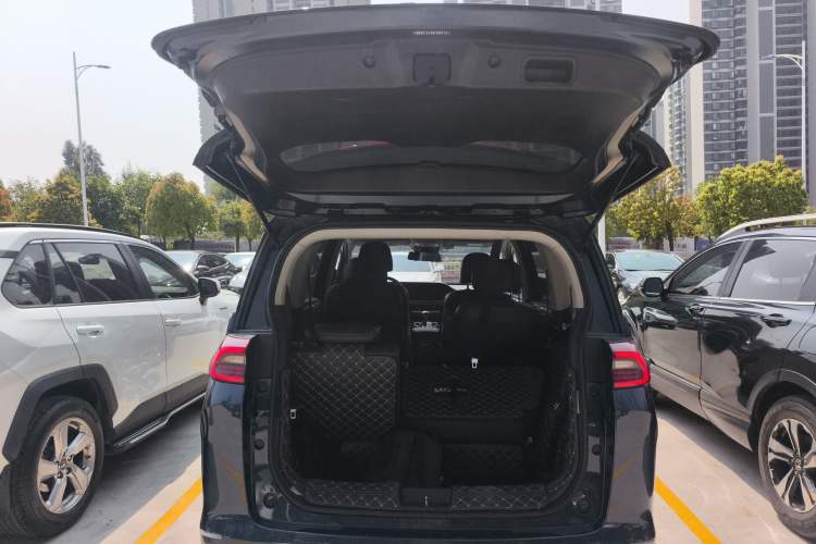 Used GAC Trumpchi M6 2021 270T DCT Elite Edition (7-seater)