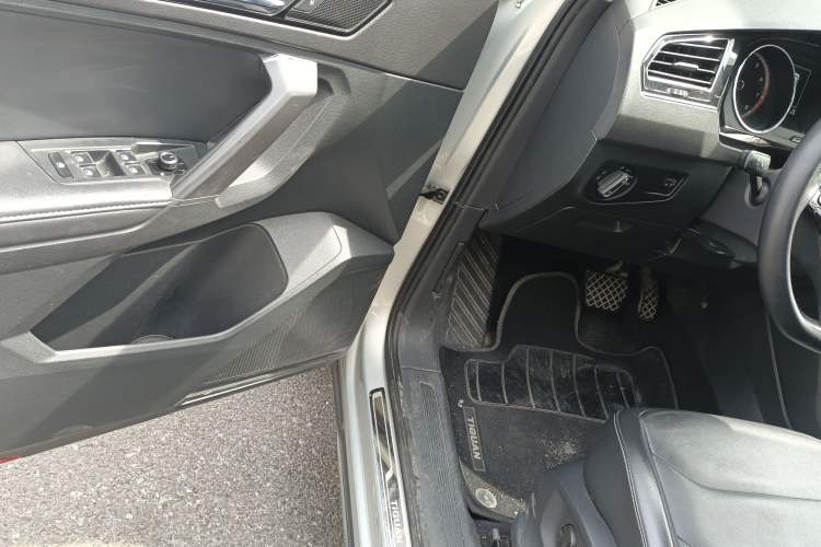 Used Volkswagen Tiguan L 2017 330TSI Automatic Two-Wheel Drive Luxury Edition Driver Seat