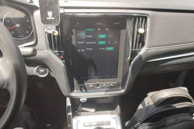 Used Roewe i6 2020 PLUS 1.6L Manual 4G Connect Glory Flagship Edition
