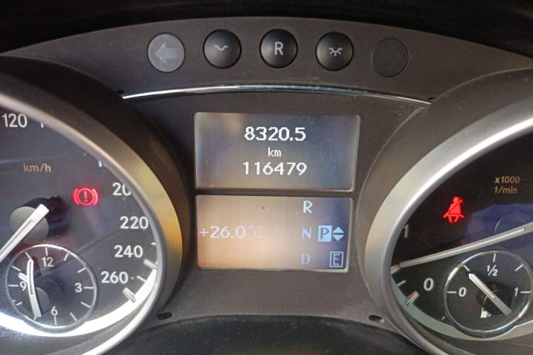 Used Mercedes-Benz R-Class  Odometer Close Up