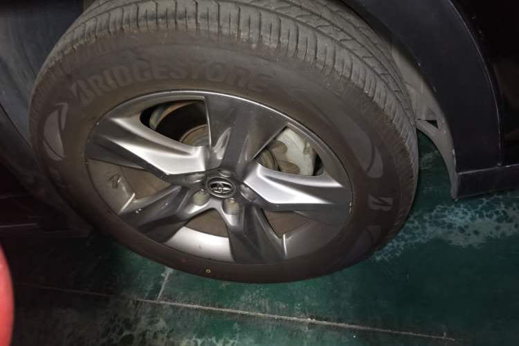 Used Toyota Highlander 2017 2.0T Four-Wheel Drive Luxury Edition 7 Seats Right Front Wheel Hub