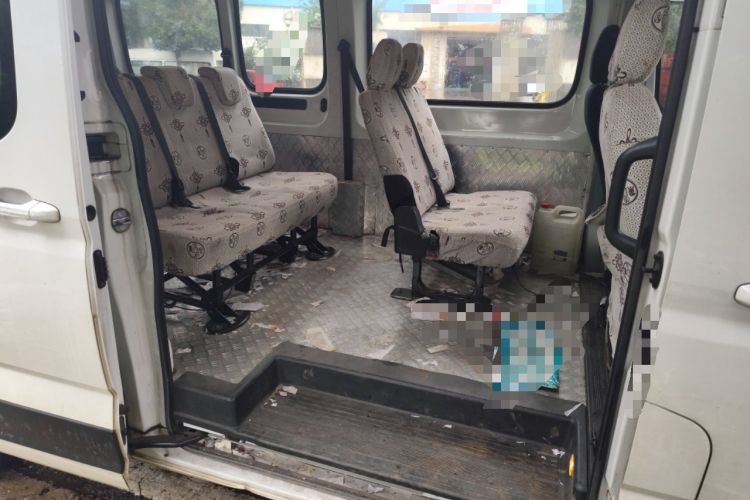 Used SAIC MAXUS Xintu V90 2019 2.0T Manual ZhiDuXing Rear-Drive Single-Tire Extended-Height Roof 7-Seater
