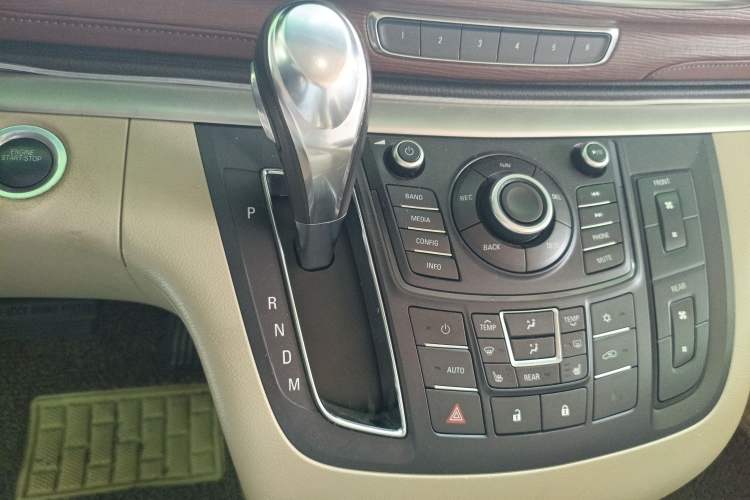 Used Buick GL8 2014 3.0L GT Luxury Business Haoya Edition