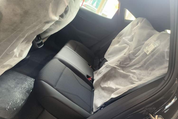 Used Volkswagen ID.UNYX 2025 Pro model Left Rear Seat