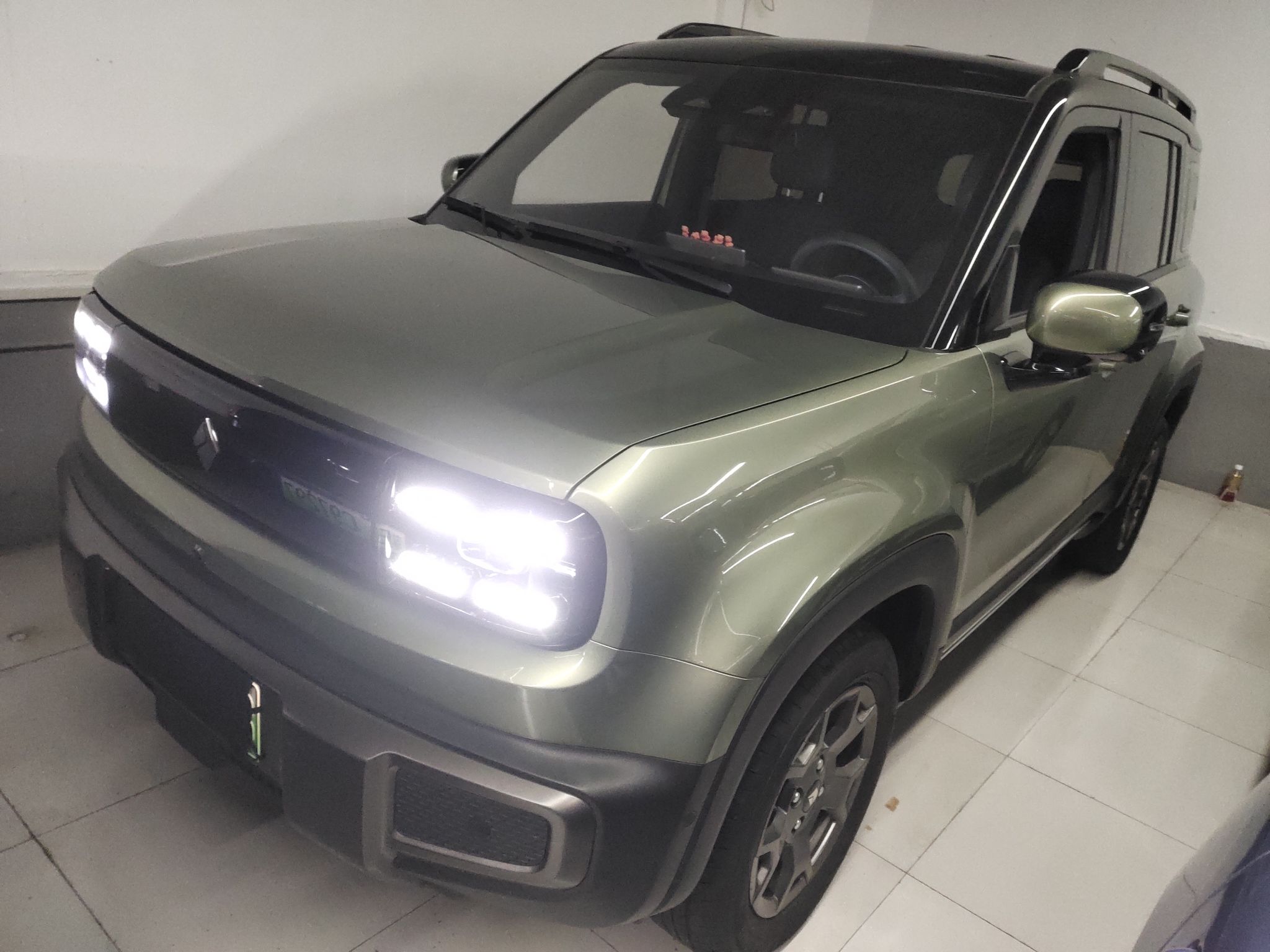 Под передней частью автомобиля