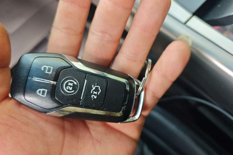 Used Lincoln MKX 2015 2.0T Two-Wheel Drive Deluxe Edition