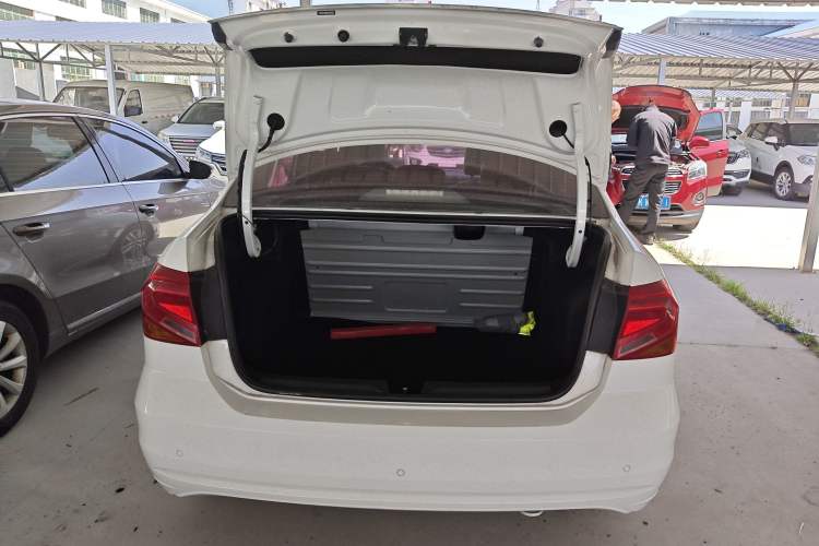 Used Volkswagen Jetta 2019 Dream Edition 1.5L Manual Fashion Version Trunk