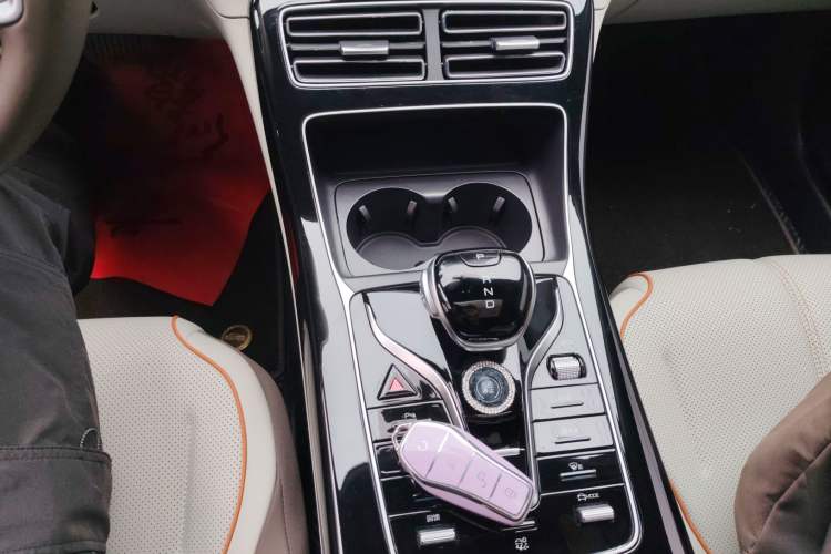 Used BYD Qin PLUS 2023 Champion Edition EV 420KM Superior Model Gear Lever