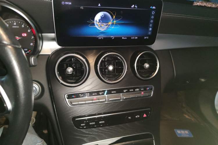 Used Mercedes-Benz C-Class 2019 C 180 L Fashion Edition Sport Version Audio And AC Panel