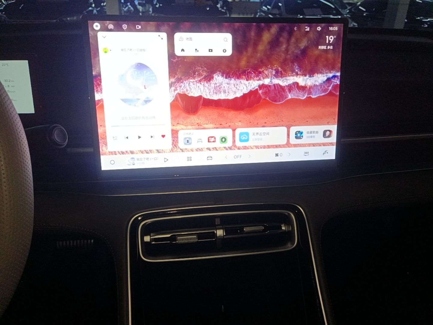 Geely Galaxy A7 2025 Model EM-i 70km Luxury Edition — снимка 15