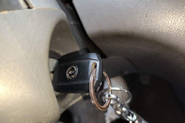 Used Dongfeng Shuaike 2013 Revised Version 1.5L Manual Standard Trim 5 Seats China IV Standard
