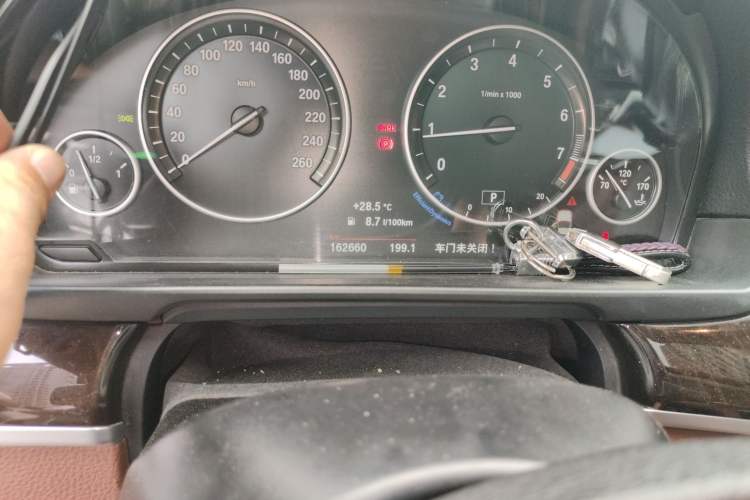 Used BMW 5 Series 2014 525Li Leading Model
