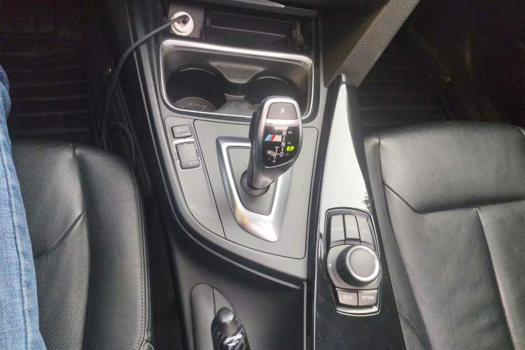 Used BMW 3 Series GT 2013 320i Leading Model