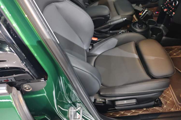 Used MINI MINI 2023 1.5T COOPER Artist Five-Door Edition
