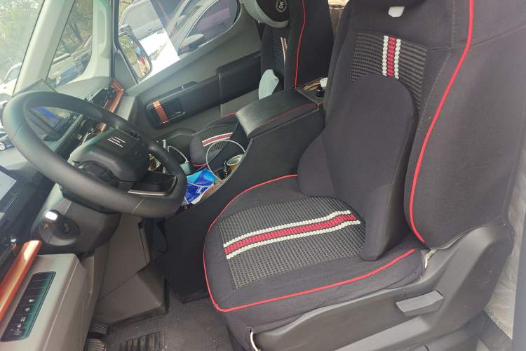 Used Farizon Super VAN 2024 Zhifu Edition Mid-Axle Mid-Roof 68 kWh
