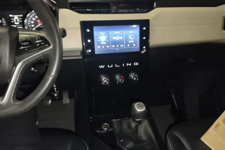 Used Wuling Zhengcheng 2021 1.5T Manual Luxury Version Audio And AC Panel