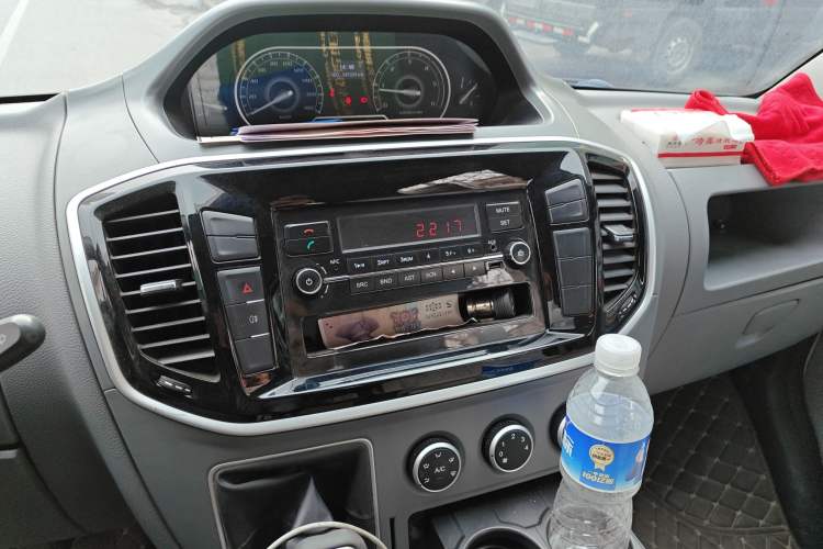 Used SAIC MAXUS Xintu V80 2019 2.5T Classic Version 6-Speed Manual – Aoyuntong Modified Long Wheelbase Mid-Height 7-Seater