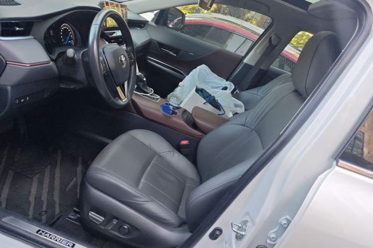 Used Toyota Harrier 2023 Dual-Engine 2.5L CVT Two-Wheel Drive Luxury Edition