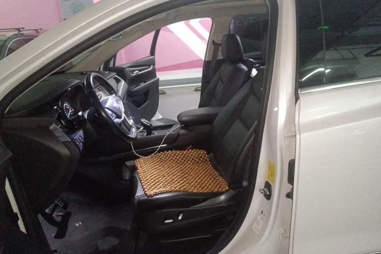 Used Cadillac XT5 2018 25T Luxury Model Left Front Seat