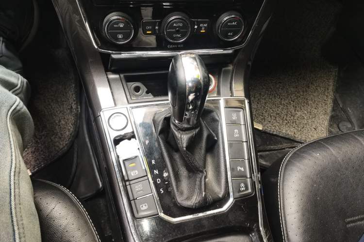 Used Volkswagen Passat 2016 330TSI DSG Prestige Edition Gear Lever