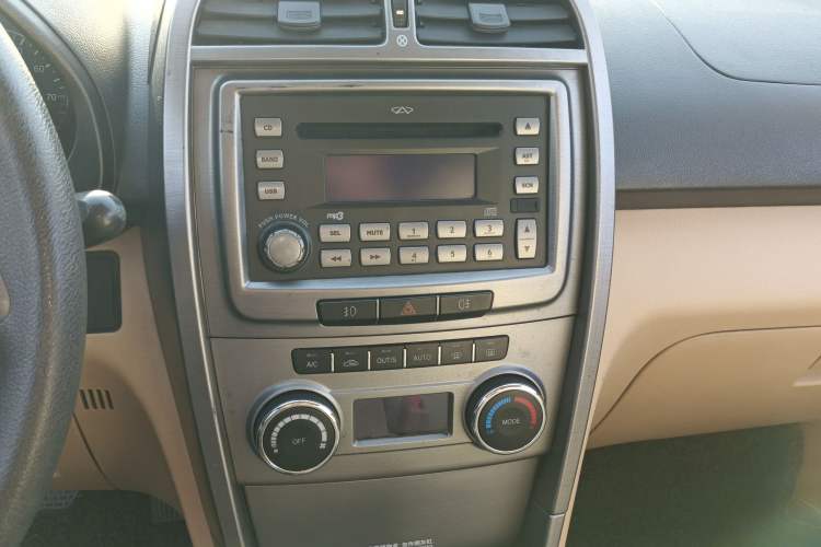 Used Chery Tiggo 2012 Elite Edition 1.6L CVT Comfort DVVT Model Audio And AC Panel