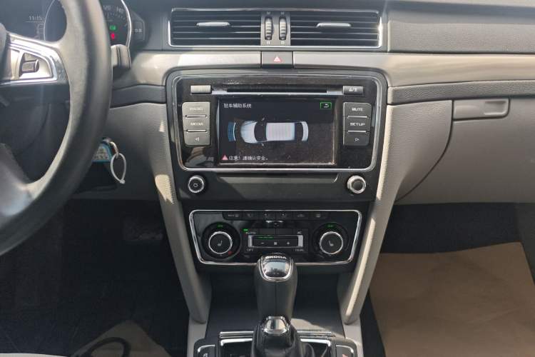 Used Skoda Superb 2013 1.8TSI Automatic Yashi Edition
