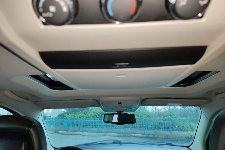 Used Dodge Journey 2013 2.4L Two-Wheel Drive Luxury Version