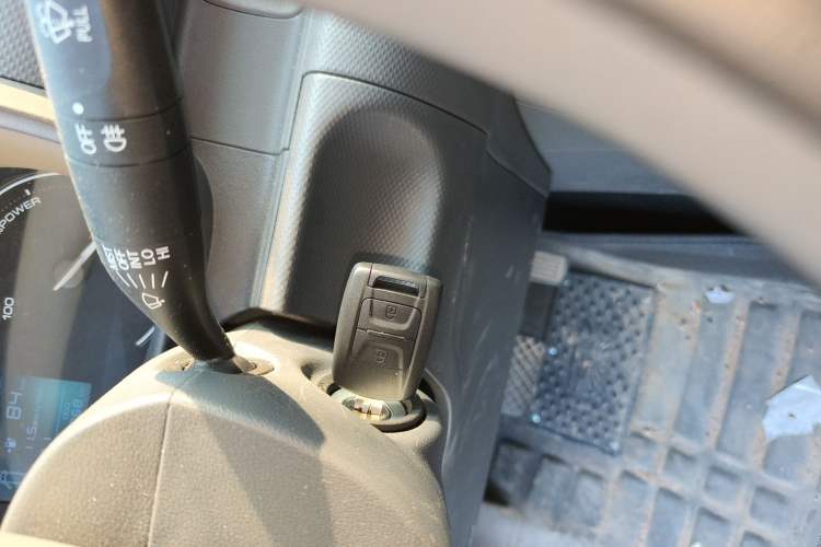 Used Wuling Hongguang New Energy 2024 All-Electric Model 300KM Standard Version Interior 1