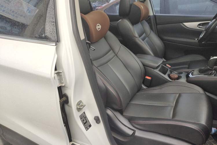 Used Nissan Qashqai 2022 2.0L CVT XV Premier Luxury Edition Right Front Seat