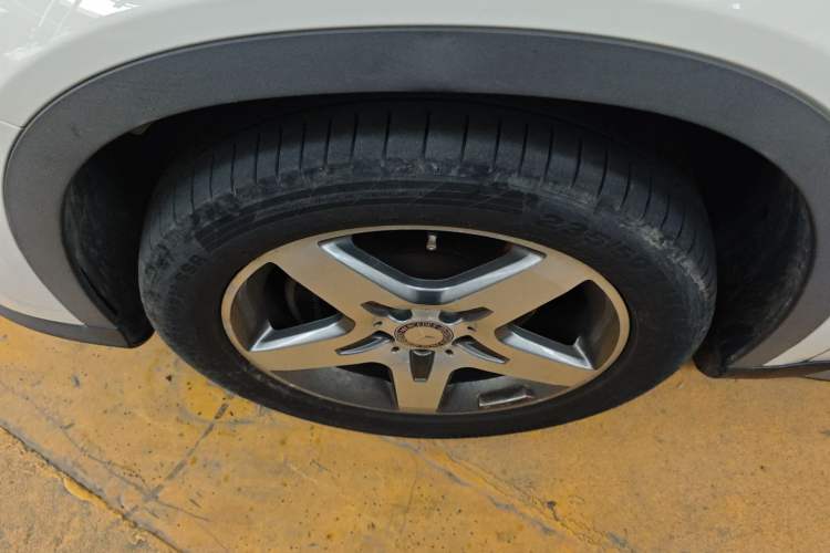 Used Mercedes-Benz GLA 2015 GLA 260 4MATIC Left Front Wheel Hub