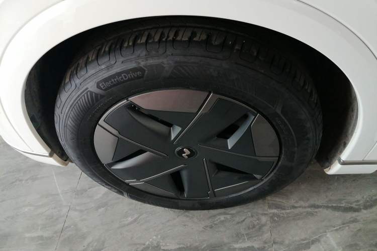 Used ONVO Luxeed L90 2025 Model—Max Six-Seater Version Left Front Wheel Hub