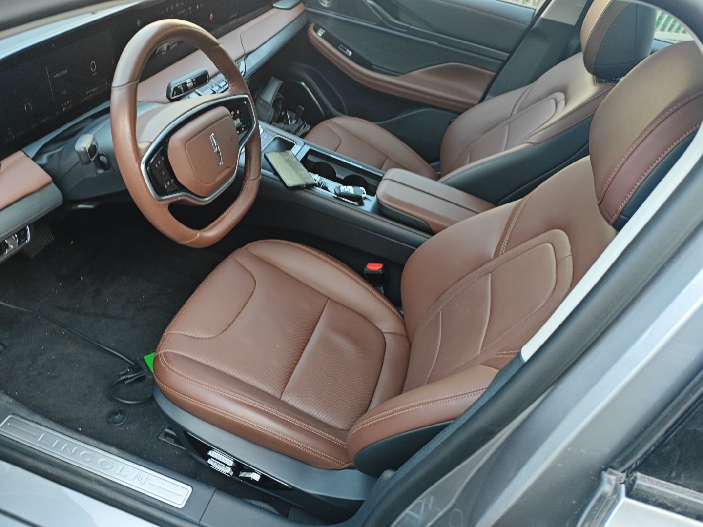 Переднее сиденье в автомобиле