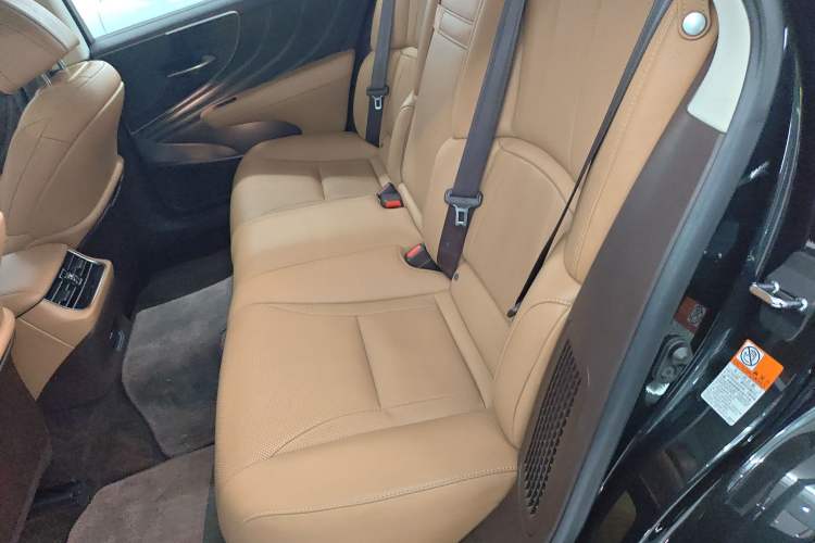 Used Lexus LS 2018 500h Excellence Edition China VI standard
