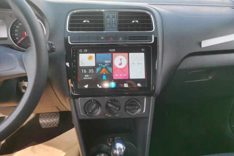 Used Volkswagen Polo 2014 1.4L Automatic Comfort Edition Audio And AC Panel