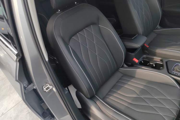 Used Volkswagen Tiguan L 2022 330TSI Automatic Two-Wheel Drive R-Line Enhanced Edition
