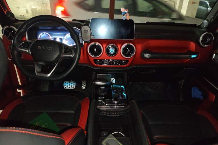 Used BAIC Off-Road BJ40 2023 2.0D Automatic Four-Wheel Drive Blade Hero Edition Adventurer Type Center Console