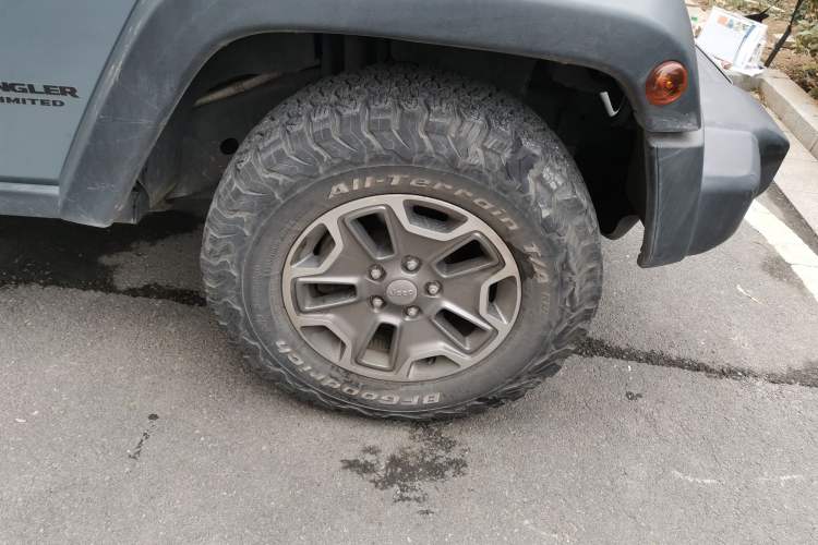 Used Jeep Wrangler 2013 3.6L Sahara Four-Door Edition
