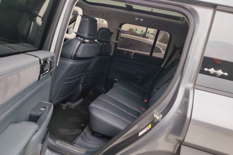 Used Formula Leopard 5 2023 Navigator Edition