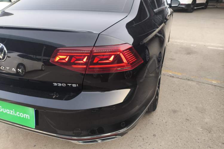 Used Volkswagen Magotan 2025 Zhongxiang Version 330TSI DSG Luxury Edition Right Rear Taillight