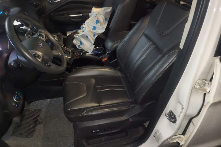 Used Ford Kuga 2015 2.0L GTDi Four-Wheel-Drive Sport Model