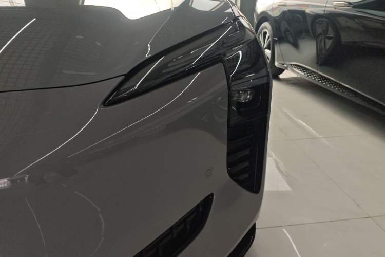 Used Hongqi EH7 2025 640 All-Wheel Drive Smart Selection Edition Left Front Headlight