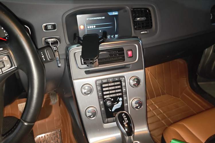 Used Volvo S60 2015 S60L 2.0T Zhiyuan Edition