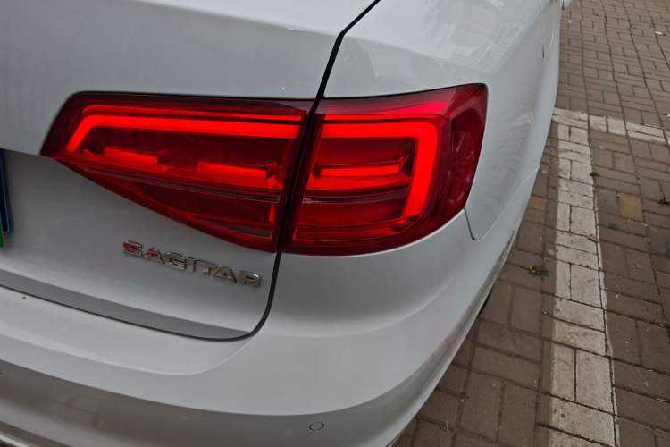 Used Volkswagen Sagitar 2017 1.6L Automatic Comfort Model Right Rear Taillight