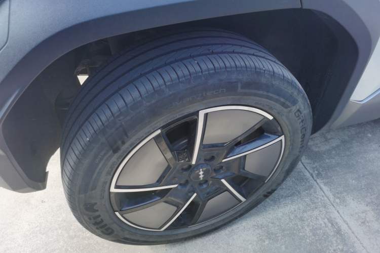 Used Formula Leopard Titanium 3 2025 501KM All-Wheel Drive Intelligent Driving Ultra Version